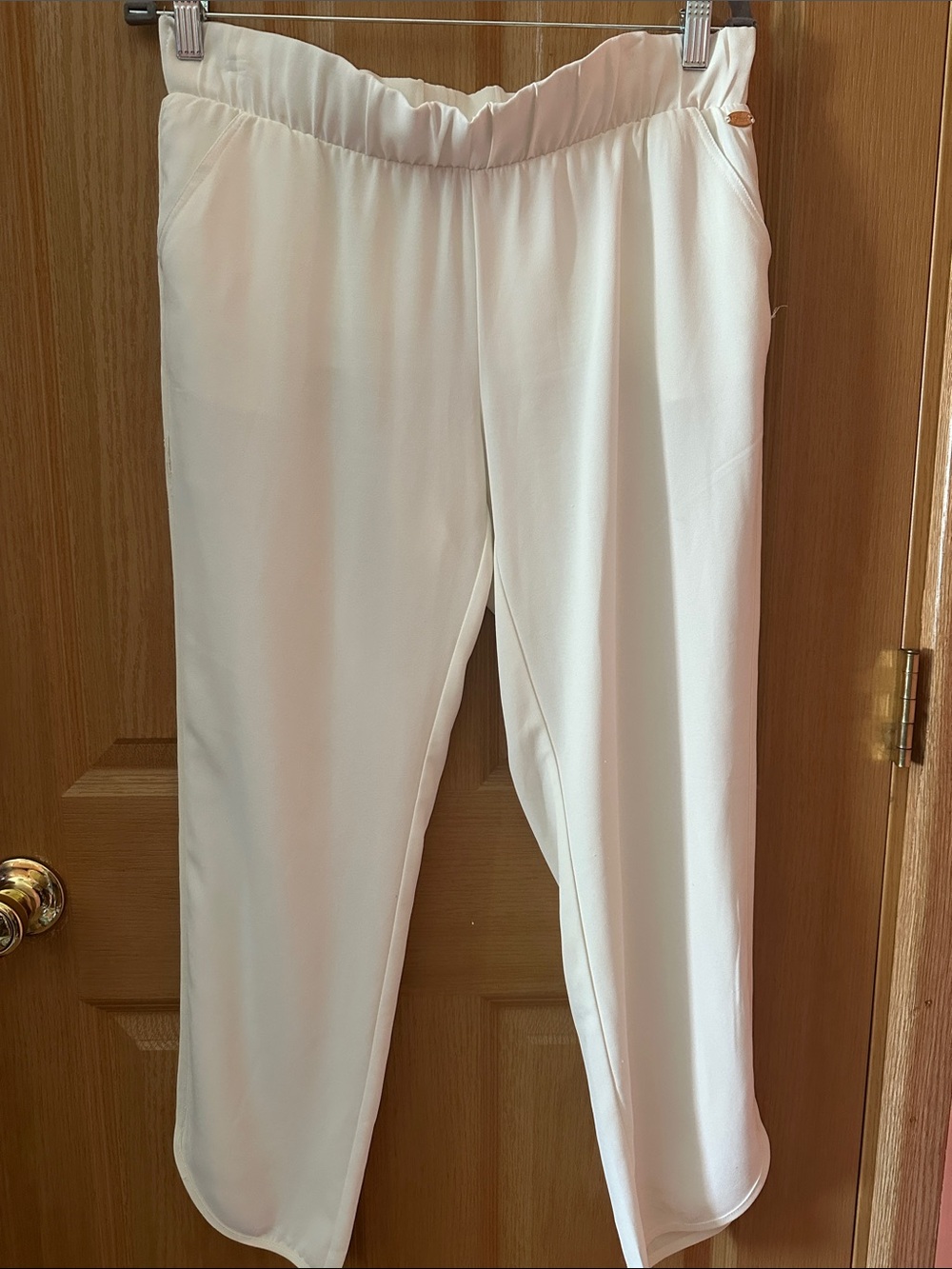 Women's Cream Pull-On Cropped Pants
